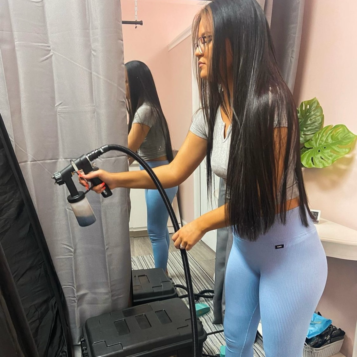 NEW In Person Airbrush Spray Tan Certification Training